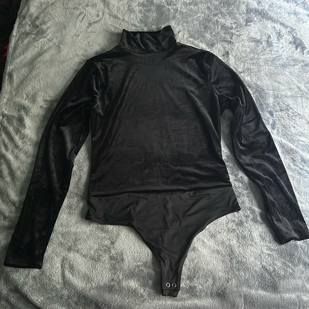 Express Body Contour Velvet Mock Neck Bodysuit
